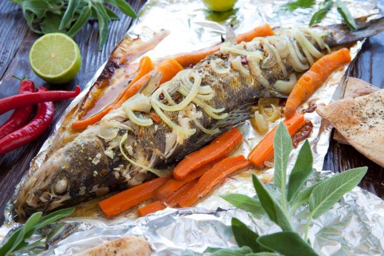 Pike Perch with Onion and Carrots in Air Fryer