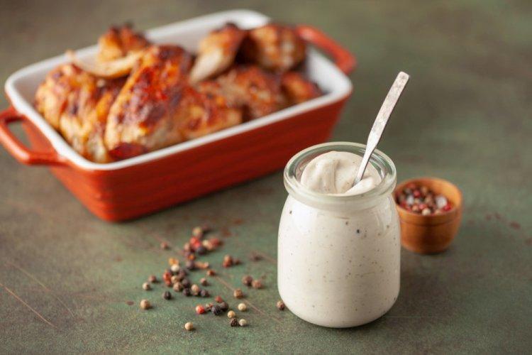 Adobo de crema agria con ajo