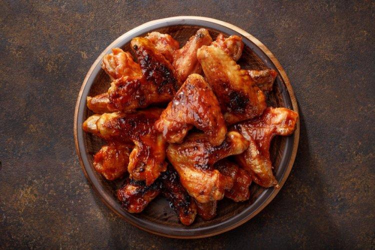 Adobo de tomates y agua mineral