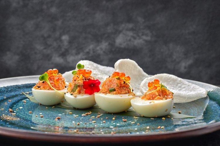 Con huevas de capelán y queso