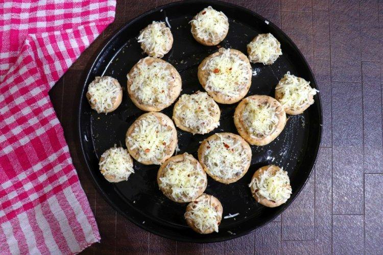 Egg and Cheese Filling for Mushrooms