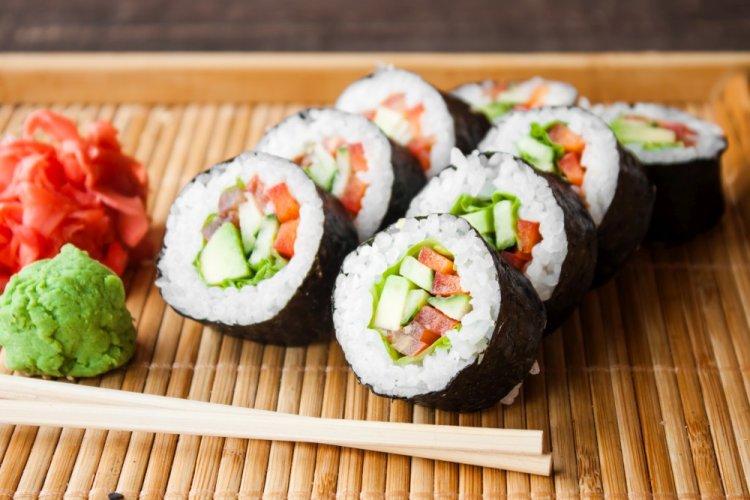 Vegetable Rolls with Tomatoes