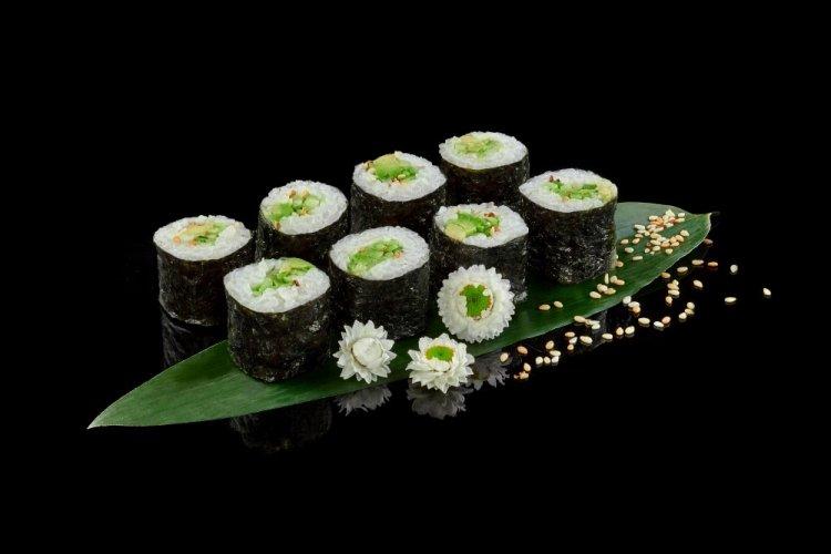 Vegetable Rolls with Chuka Seaweed Salad