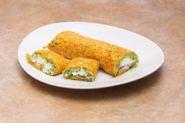 Rollo de zanahoria con salmón y queso fresco