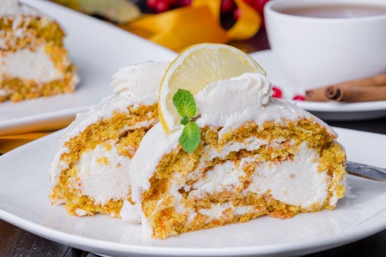 Rollo de zanahoria dulce con crema de queso