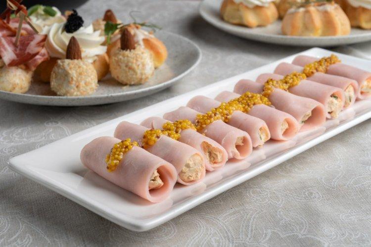 Ham Rolls with Cheese and Pineapple