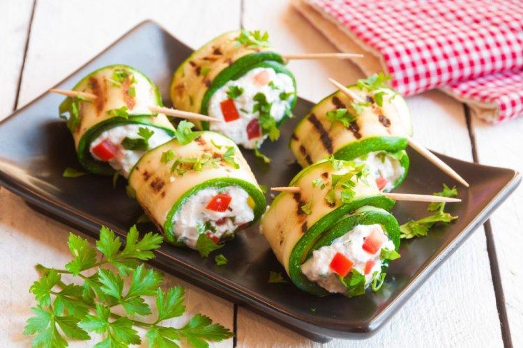 Zucchini Rolls with Cottage Cheese and Bell Pepper
