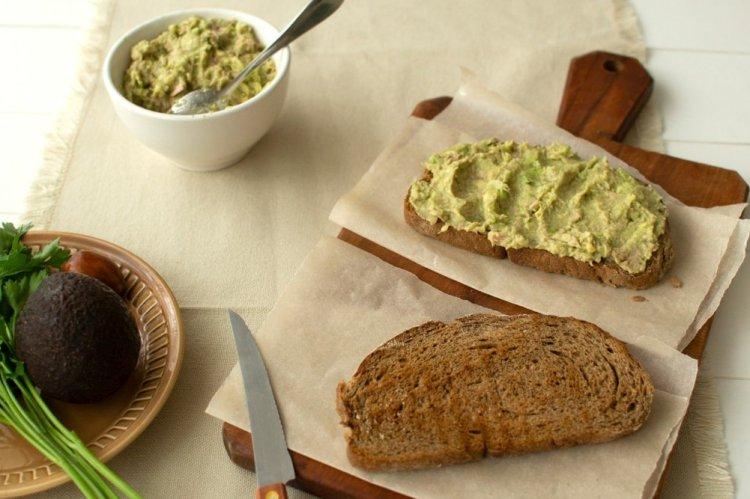 Avocado and Canned Tuna Spread
