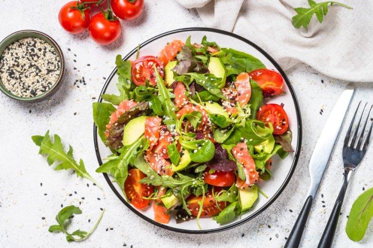 Salad with Lightly Salted Trout, Arugula, and Tomatoes