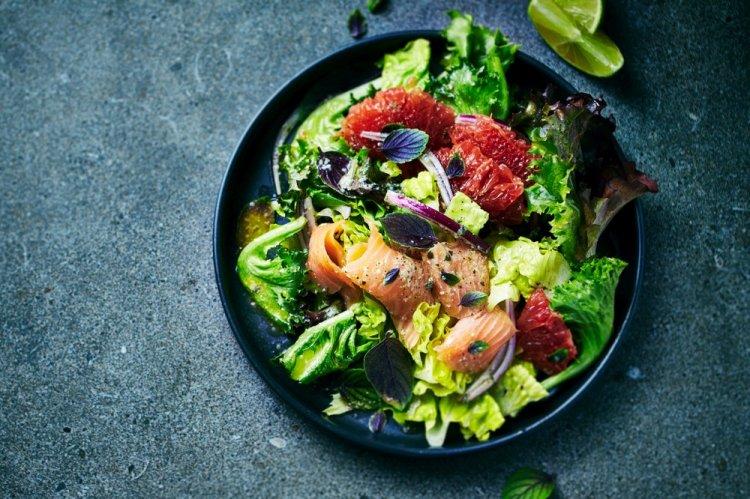 Salad with Lightly Salted Trout and Grapefruit