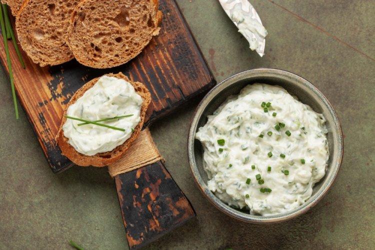 Cream Cheese Spread with Cucumber and Green Onion