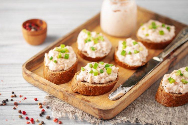 Canned Tuna and Cream Cheese Spread for Sandwiches