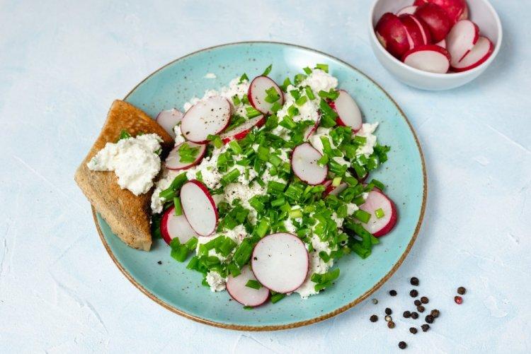 Cream Cheese and Radish Spread