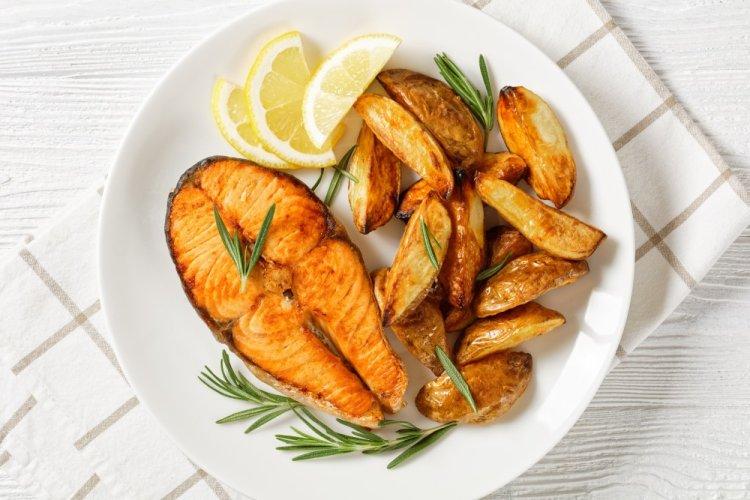 Trucha al horno con patatas en crema