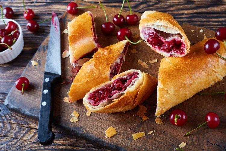 Strudel de cereza con masa filo