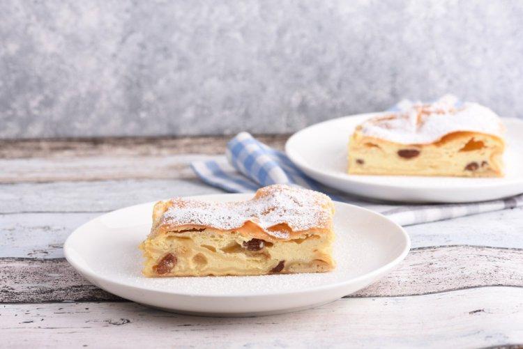 Strudel de masa filo con requesón y pasas