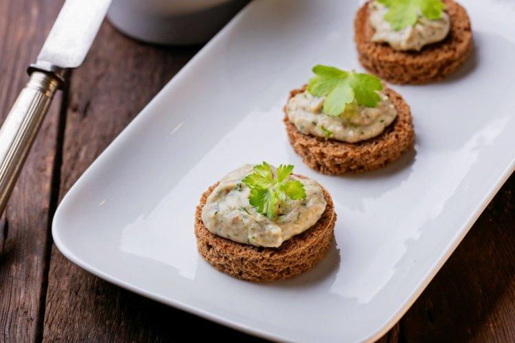 Canapés with Tuna and Cream Cheese