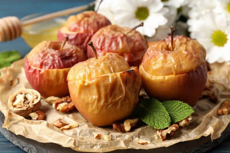 Baked Apples with Sugar in an Air Fryer