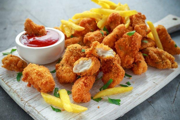 Nuggets de pollo con empanado de queso en freidora de aire