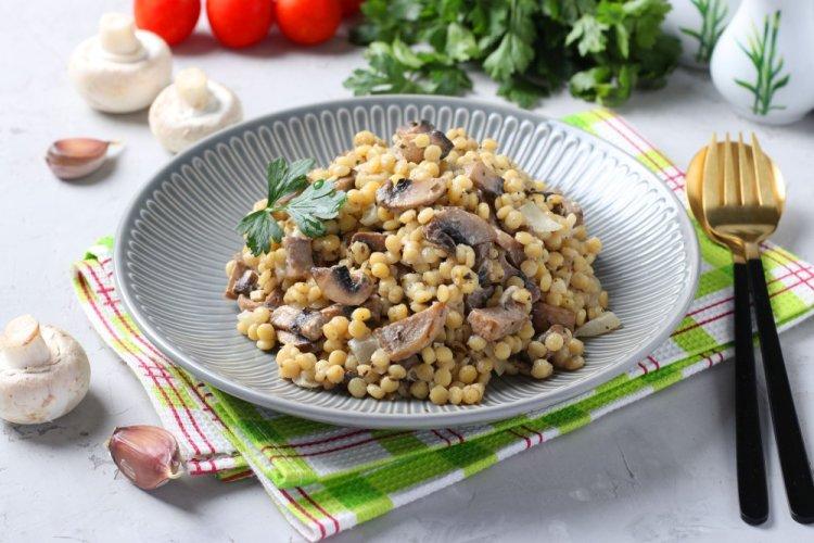 Ptitim with Chicken and Mushrooms