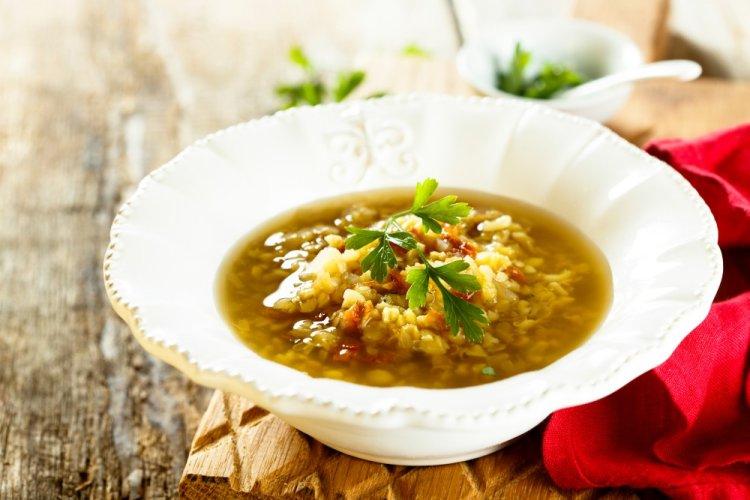 Sopa con ptitim y pollo