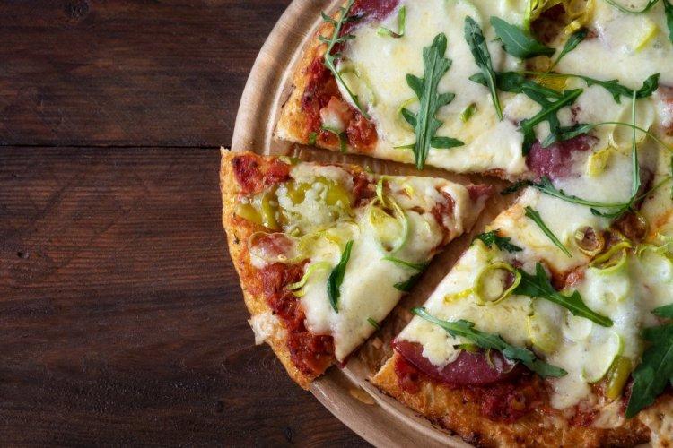 Zucchini Pizza with Ham and Mozzarella