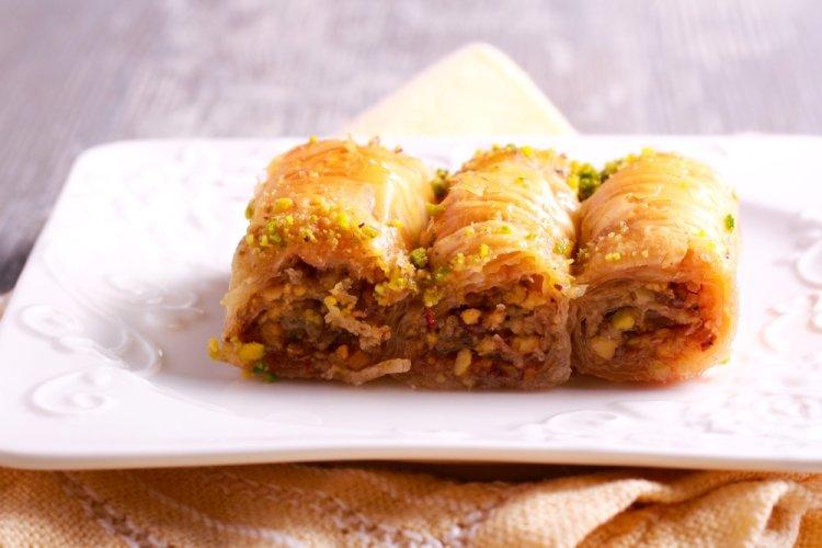 Rolled Baklava with Phyllo Dough