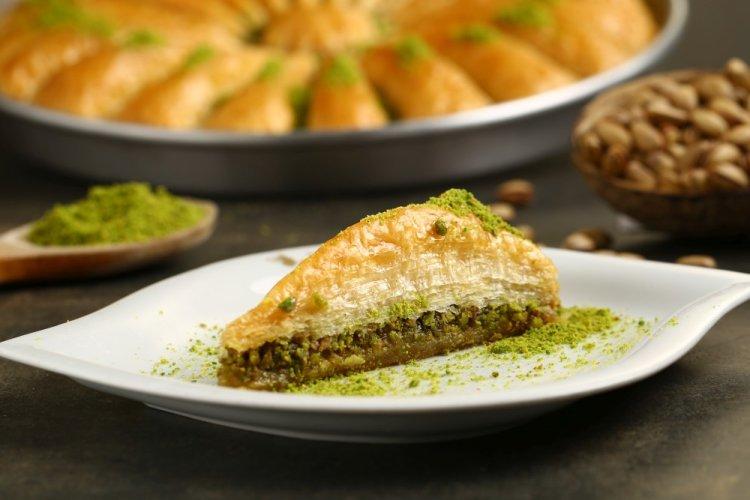 Triangular Baklava with Phyllo Dough