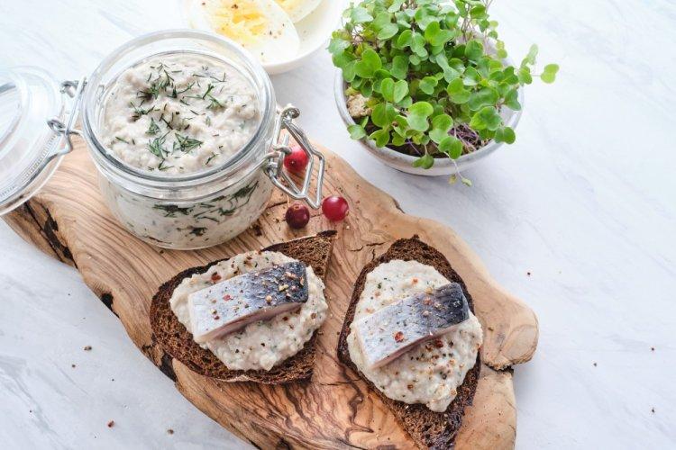 Spread with Processed Cheese and Herring for Sandwiches
