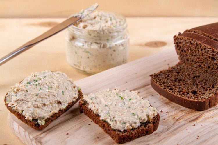 Processed Cheese Spread with Canned Tuna