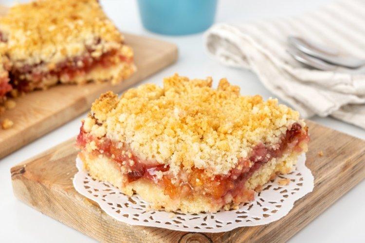 Grated Pie with Jam in the Air Fryer