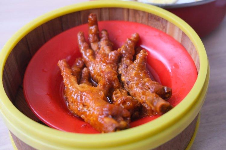 Marinated Chicken Feet with Onions in Butter