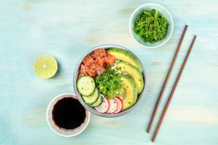 Marinated Tuna, Quinoa, and Vegetable Bowl