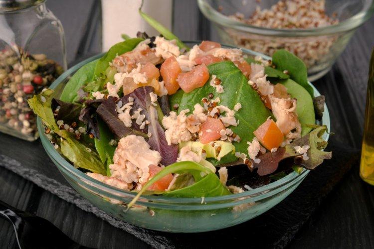 Tuna, Quinoa, and Arugula Bowl