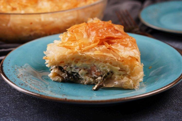 Phyllo Dough Pie with Salmon and Spinach