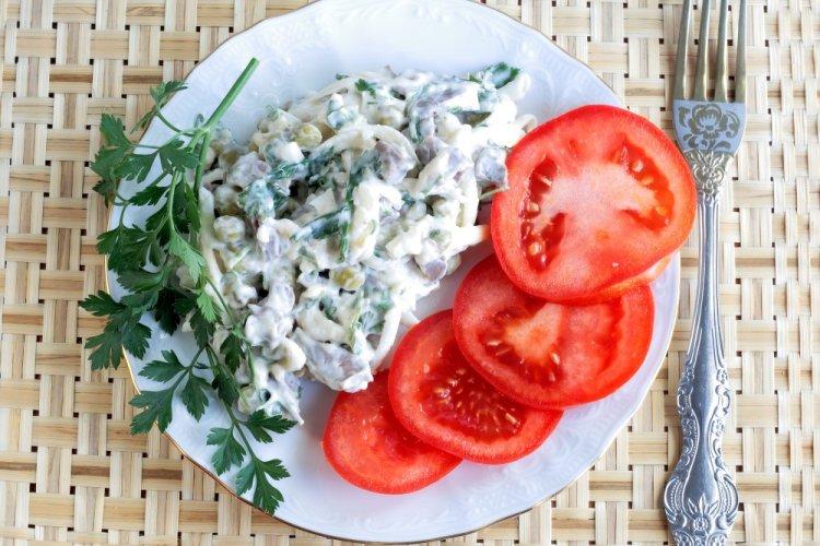 Salad with Eggs, Chicken Hearts, and Cheese