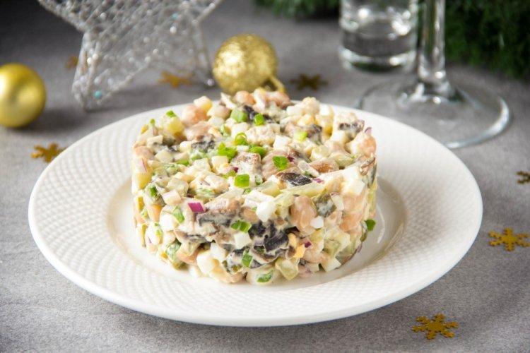 Salad with Beans and Chicken Hearts