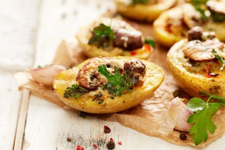 Air Fryer Baked Potato with Mushrooms
