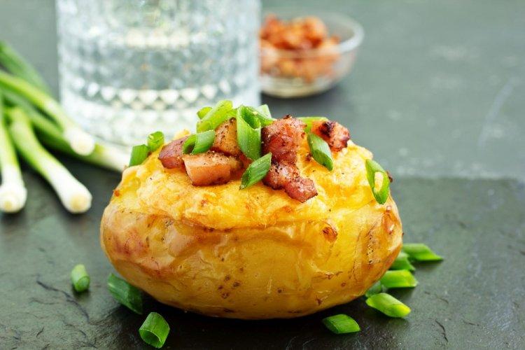 Patatas rellenas con bacon en freidora de aire