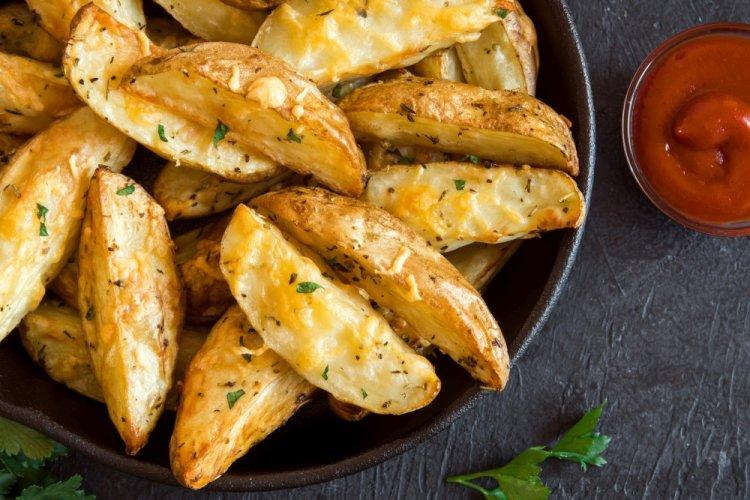 Idaho Potatoes with Cheese in an Air Fryer