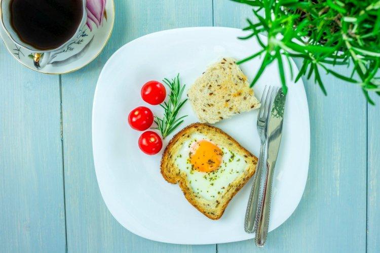 Baked Toasts with Egg and Cheese