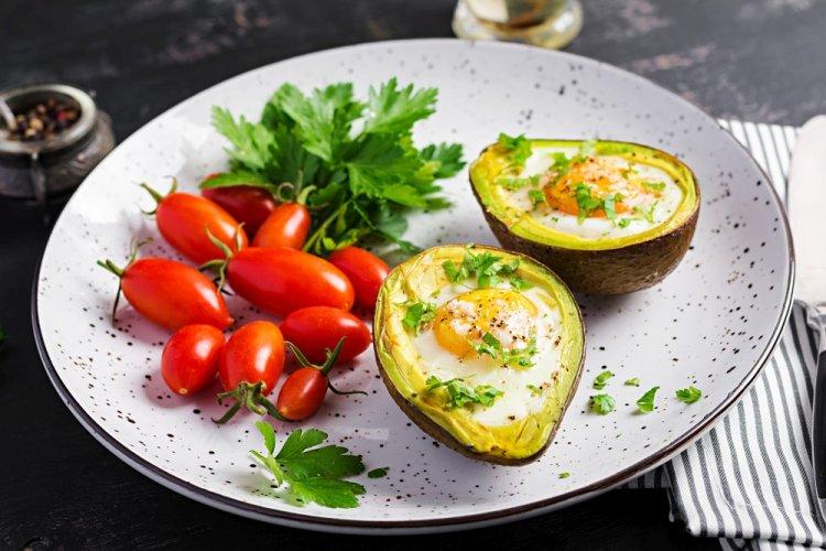 Baked Avocado with Egg in the Oven
