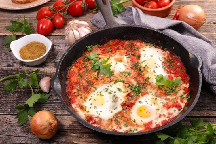 Shakshuka with Eggs and Tomato