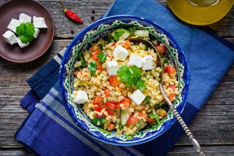 Ensalada bowl con bulgur y verduras