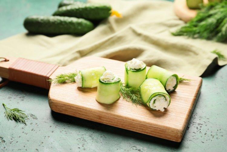 Rollitos de pepino con queso crema