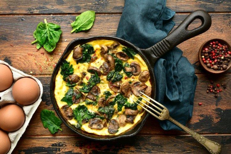 Vegetable Omelet with Spinach and Mushrooms