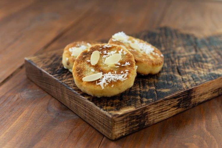 Syrniki with Lemon, Raisins, and Tofu