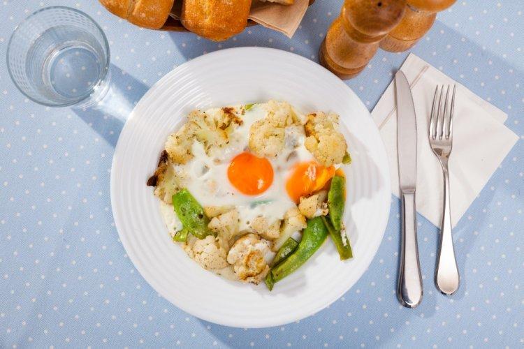 Fried Cauliflower with Vegetables and Eggs