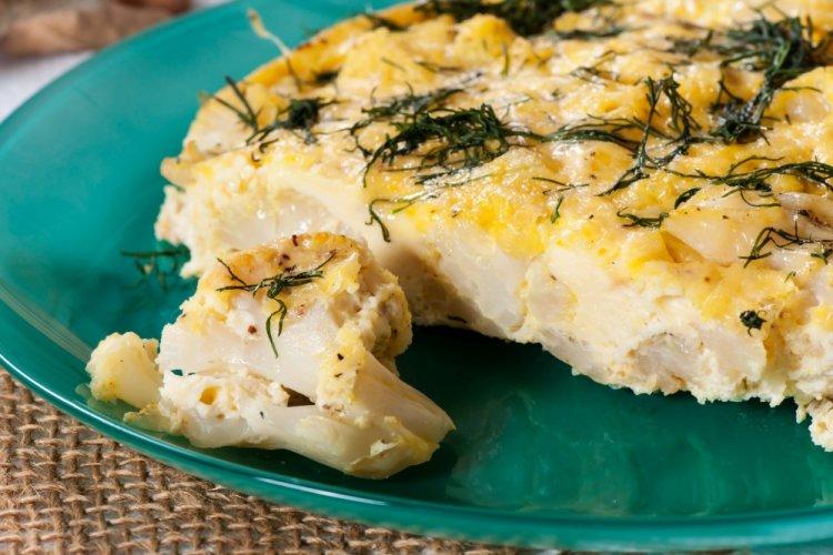 Cauliflower with Potatoes and Egg in a Skillet