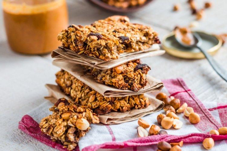 Oatmeal Bars with Nuts and Dried Fruits